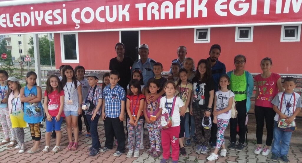 Genç yayalar trafik eğitim pisti’nde