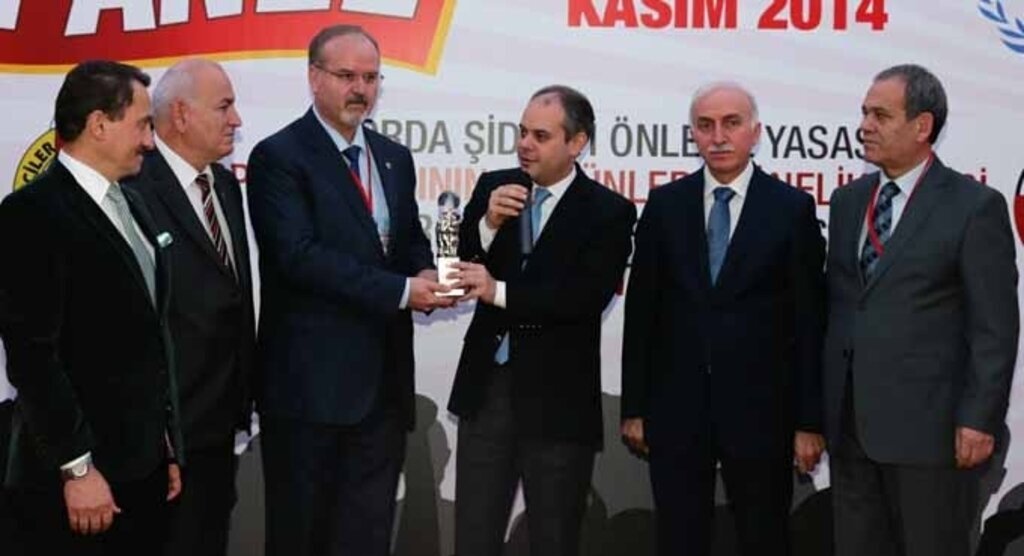 Gençlik ve Spor Bakanı Akif Çağatay Kılıç'a 'Fair Play Ödülü' verildi