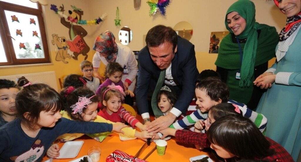 Genç'ten minik Nehir'e doğum günü sürprizi