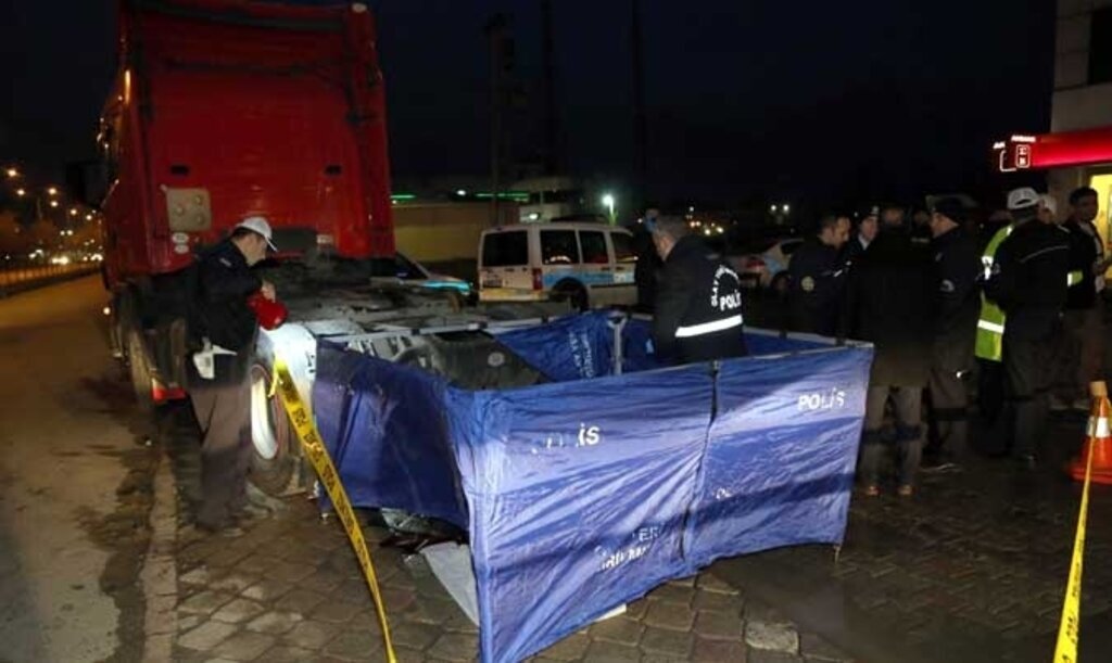 Geri manevra yapan tırın altında kalan kişi öldü