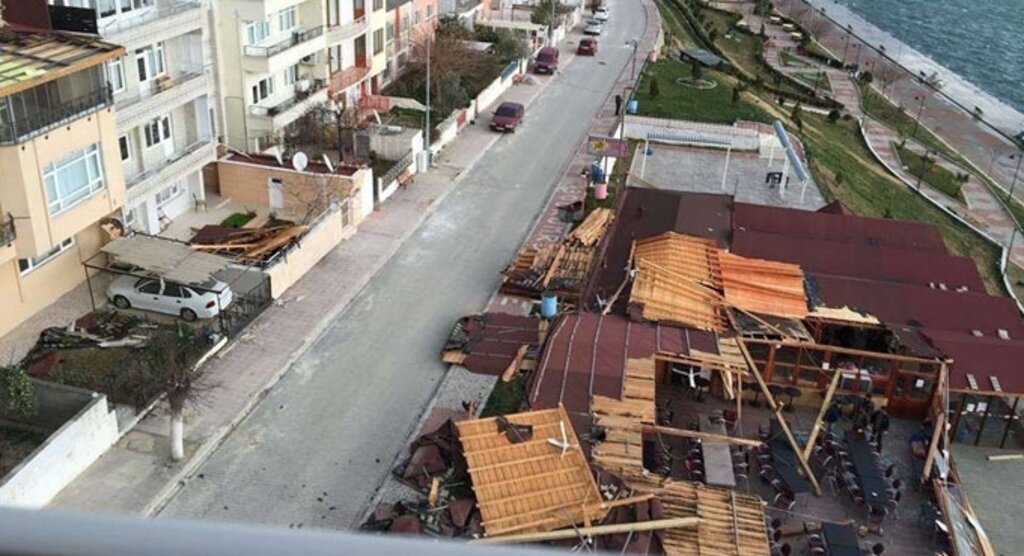 Gerze’de şiddetli lodos