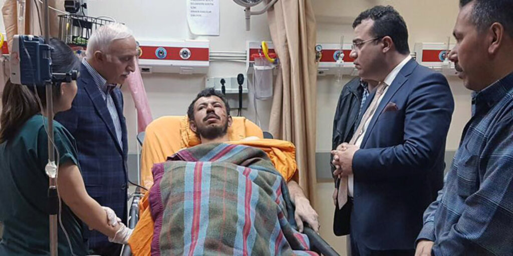 Göçük altından çıkan işçilere ziyaret