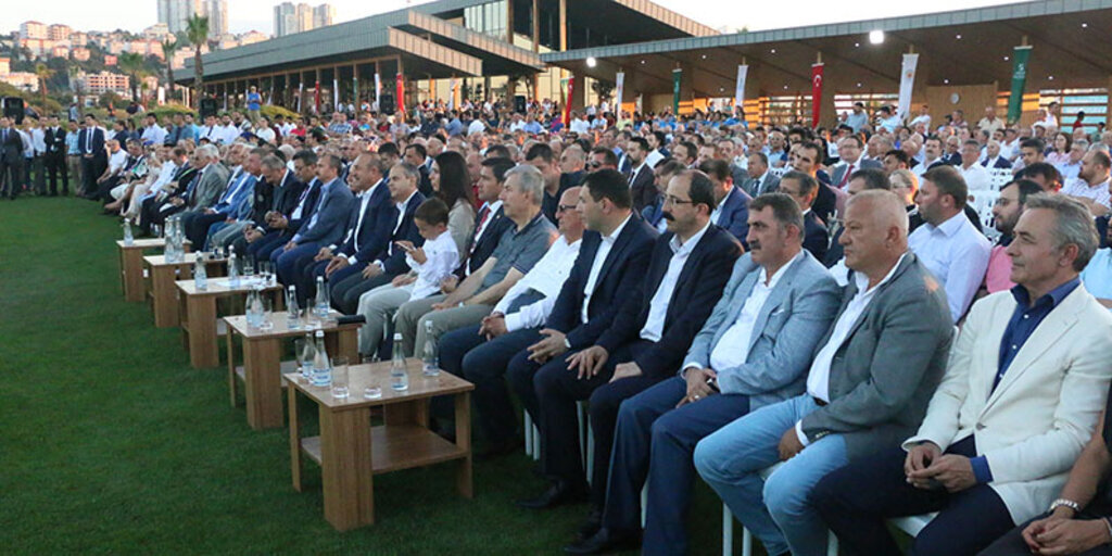 Gol sahası görkemli bir törenle açıldı