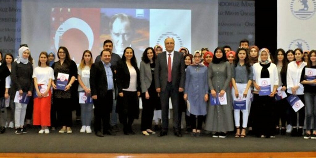 Gönüllü Öğrenciler Görme Engellilere Ses Oldu