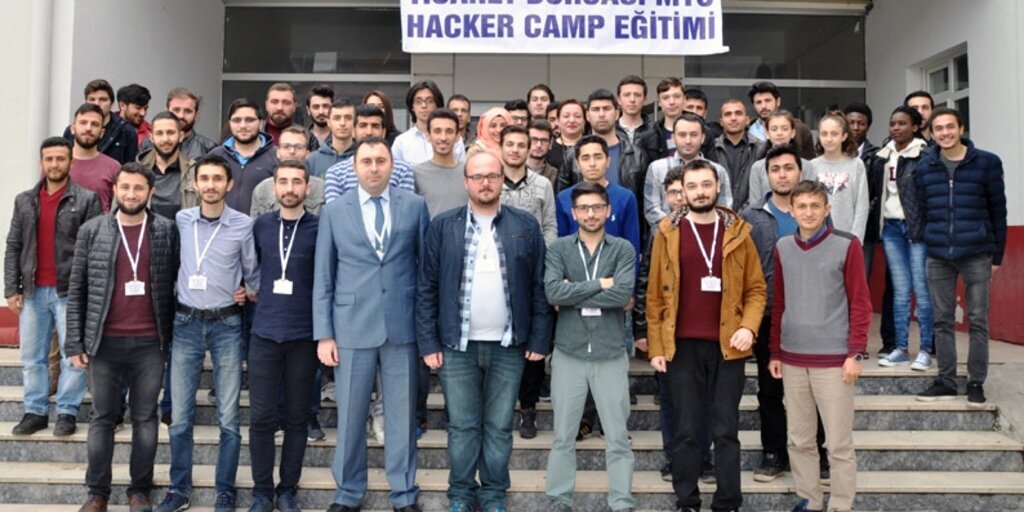 Hackerler Çarşamba'da kampa girdi