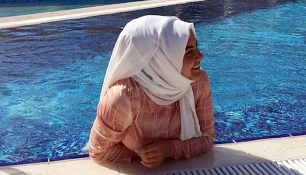 Hanife'nin havuz pozu olay oldu