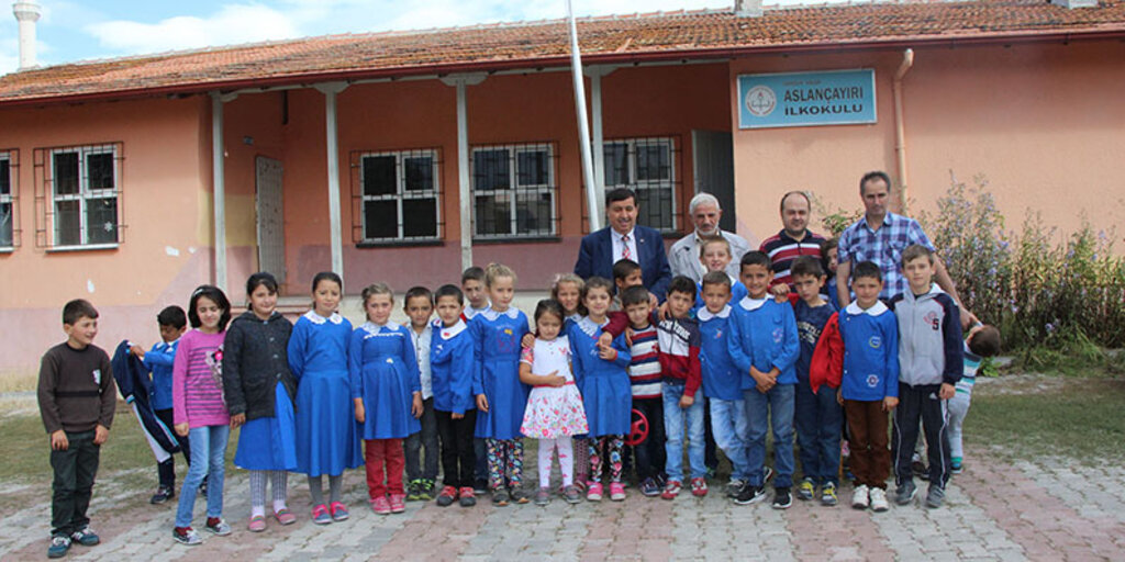 Havza Belediye Başkanı Murat İkiz Aslançayırı İlkokulunu ziyaret etti