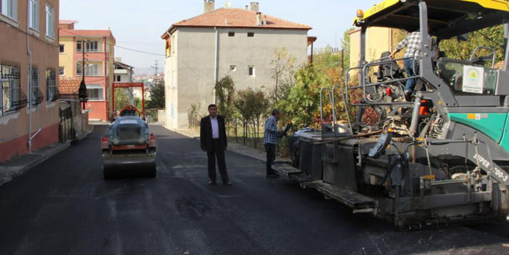 Havza Belediye Başkanı Murat İkiz asfalt çalışmalarını denetledi
