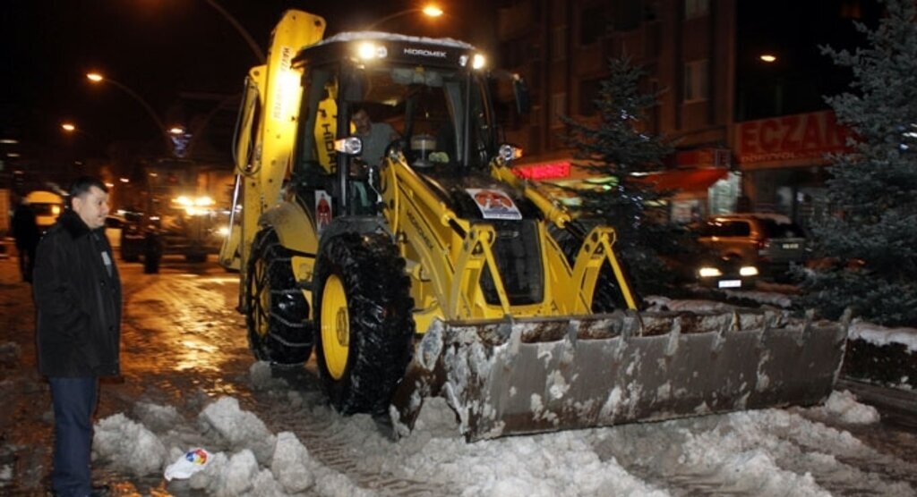 Havza Belediyesi karla mücadele ediyor