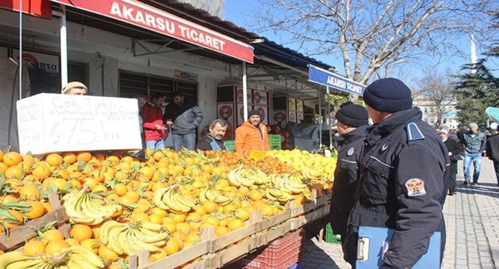 Havza Zabıta Ekipleri ilçe pazarında fiyat etiketi denetimi yaptı