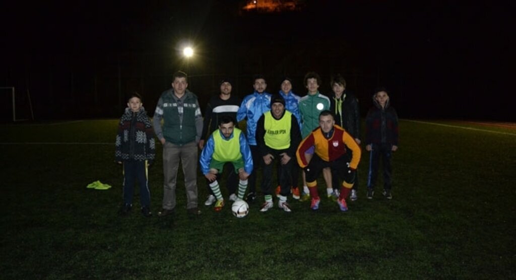 Hayırseverlerin desteğiyle saha aydınlatıldı