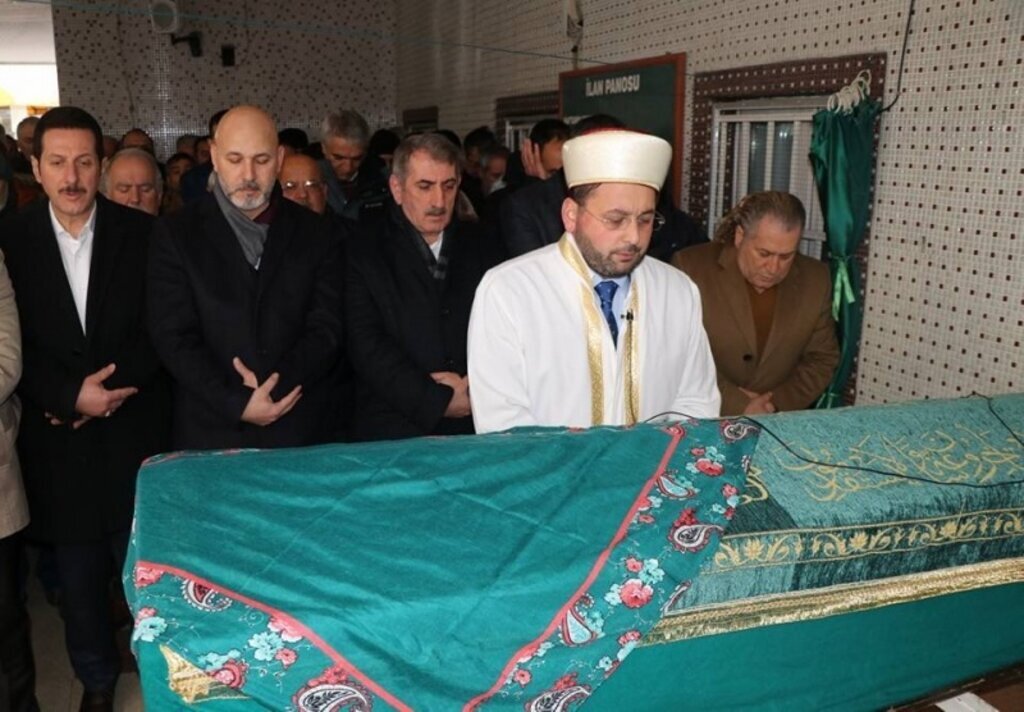 Hikmet Yücebaş'ın anne acısı