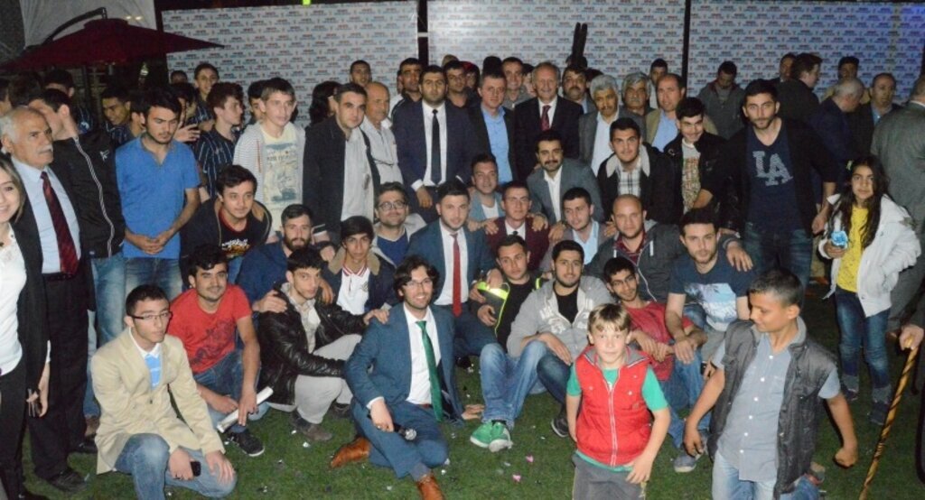 İlkadım da gençlik AK sevdayı alevlendiriyor