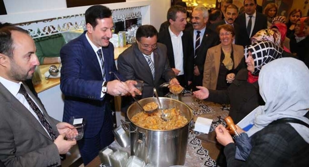 İlkadım'da 15 bin aşure dağıtıldı