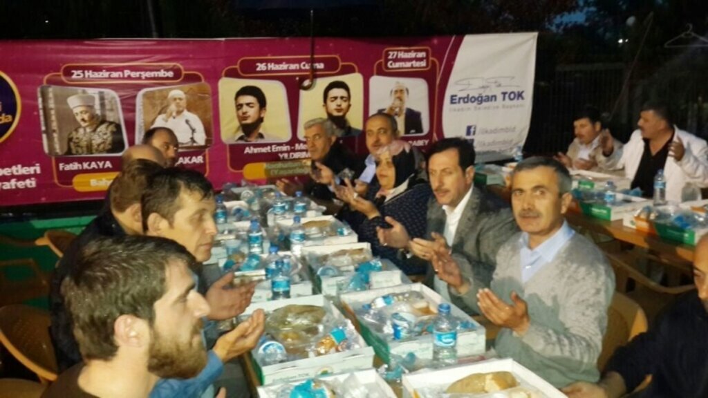 İlkadım’da yağmur altında iftar