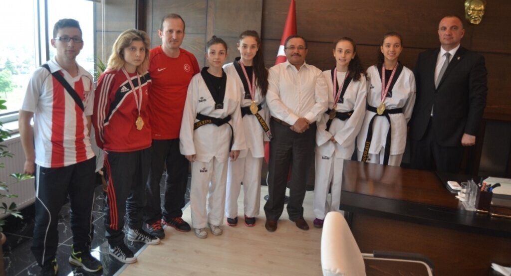 İlkadımlı sporcu öğrenciler Kaymakam Atlamaz’ın konuğu oldu