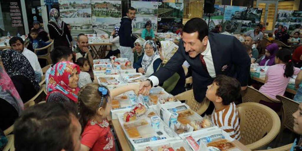 İlkadımlılar, komşu iftarlarıyla bütünleşti