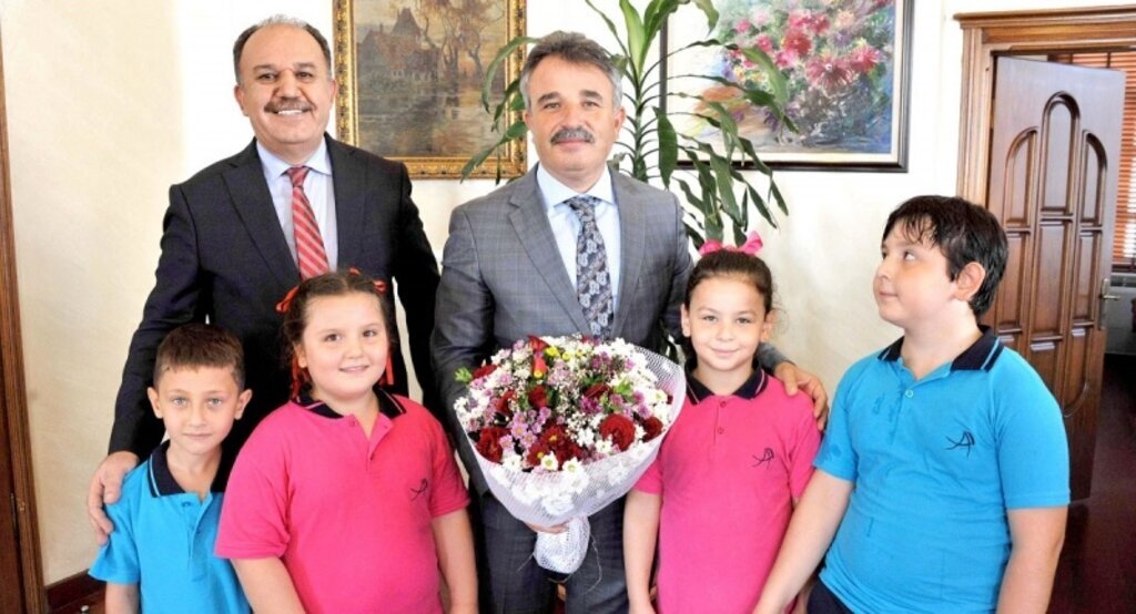 İlköğretim Okulu öğrencileri Başkan Vekili Çakır’ı ziyaret etti