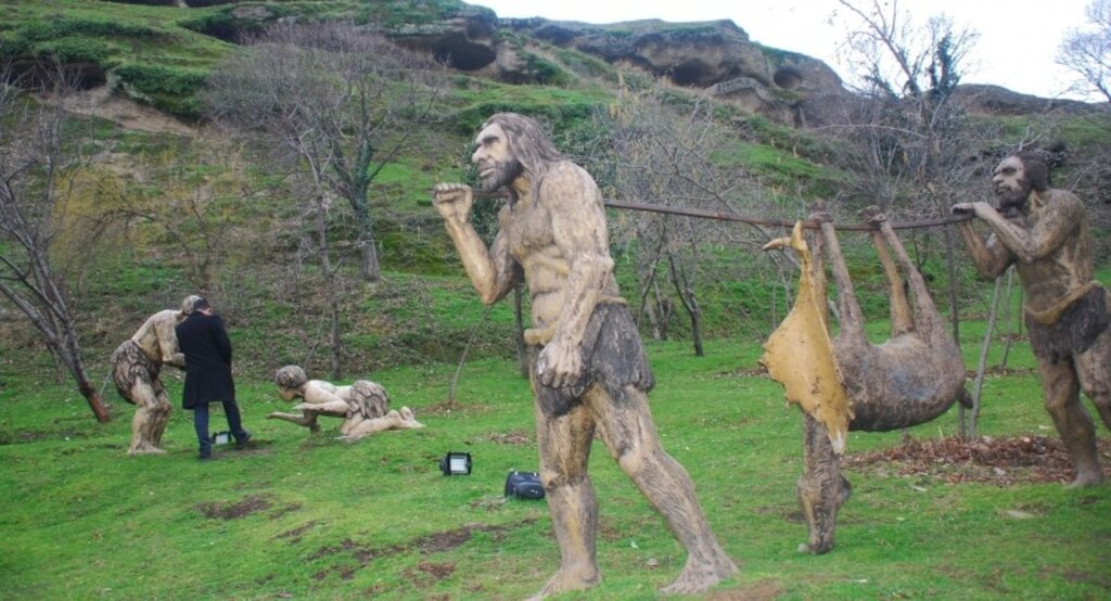 İnsanlık tarihinin başladığı mağaralara 150 bin ziyaretçi