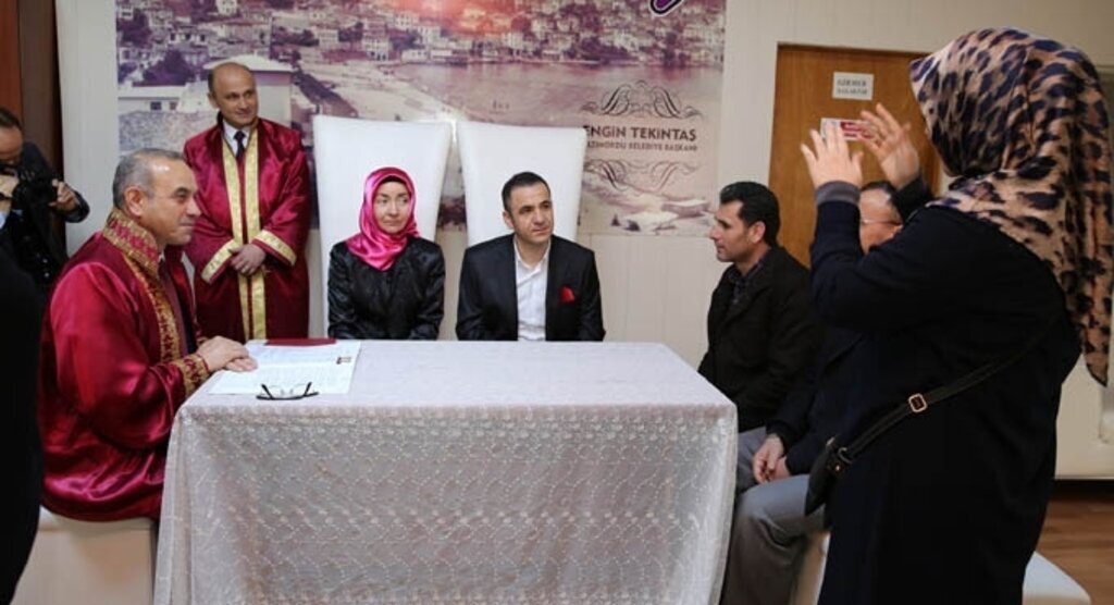 İşaret diliyle nikahlandılar