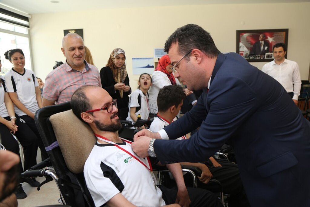 İshak Taşçı: Başarılarınızla gurur duyuyoruz. Her zaman yanınızdayız