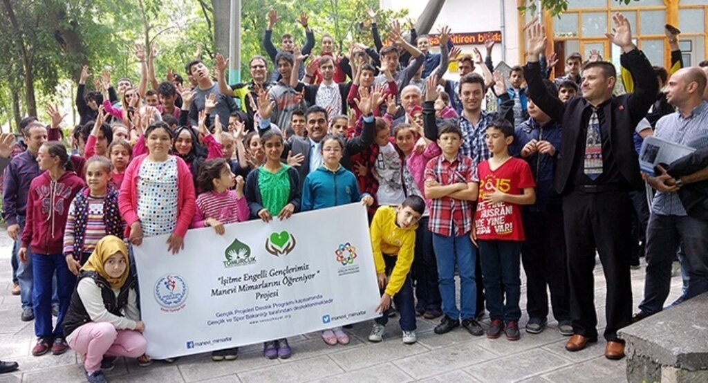 İşitme Engelliler Manevi Mimarlarını Öğreniyor