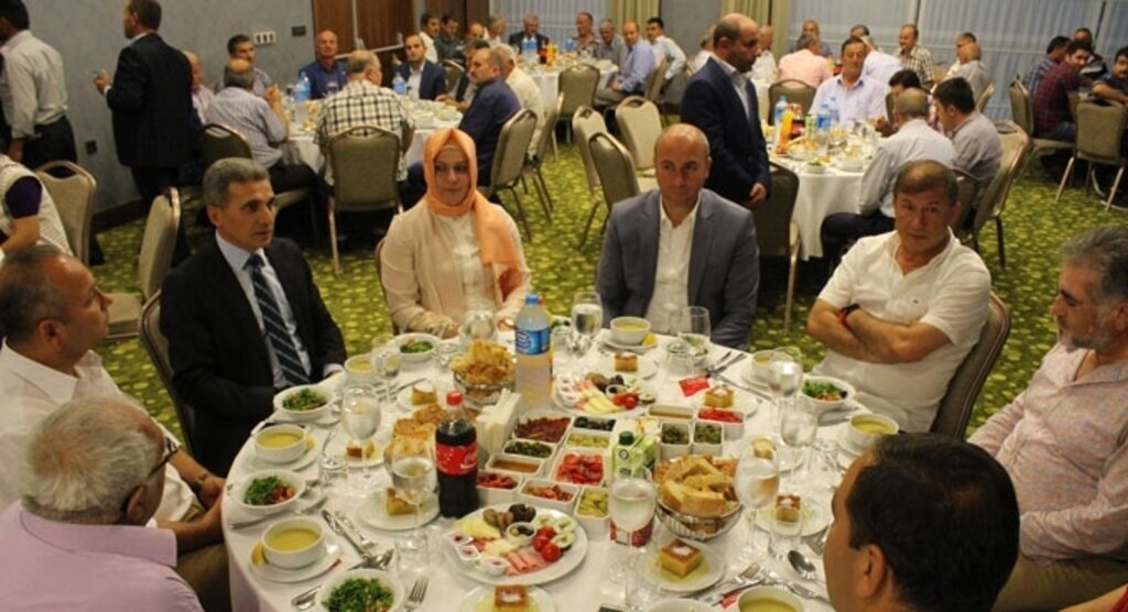 İstanbul Samsun Tekkeköy Derneği'nden iftar