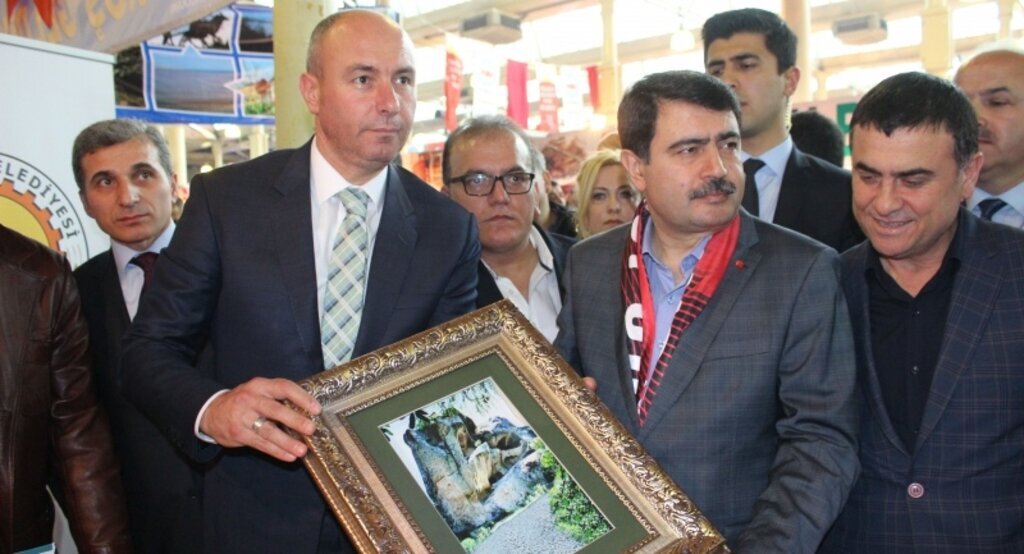 İstanbul Valisi Vasif Şahin Tekkeköy Standını ziyaret etti