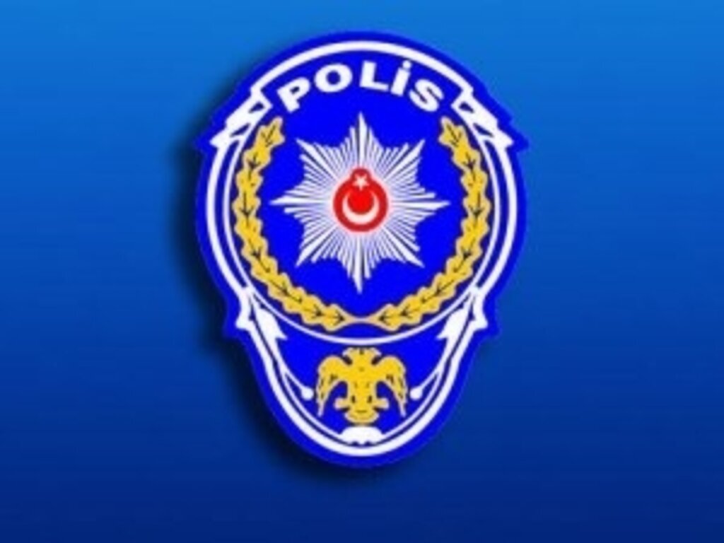 Jandarma kıyafeti giyip köylülerin silahlarına el koydular