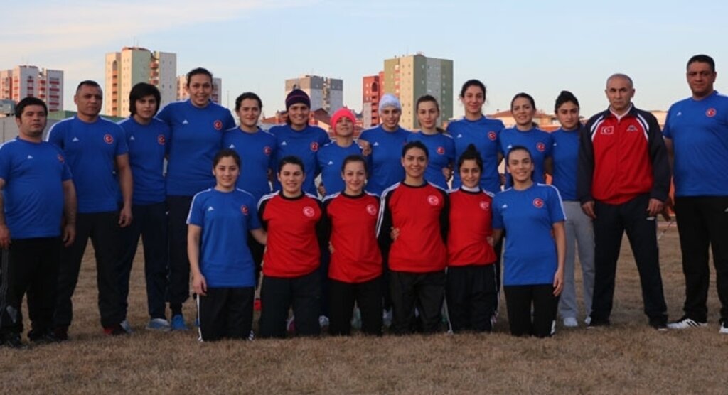 Kadın boksörler Samsun’da bir ilke imza atmak istiyor