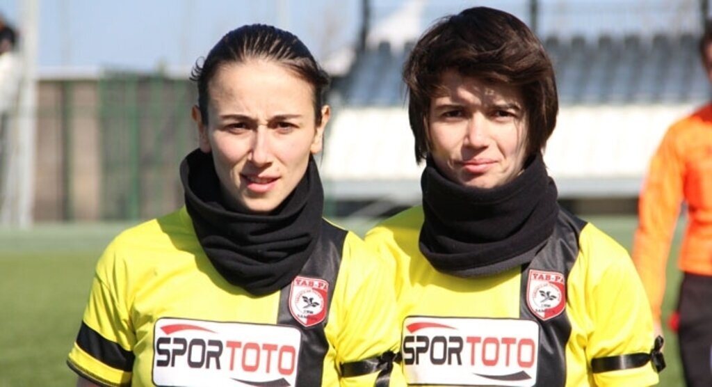 Kadın futbolcular, Özgecan'ı unutmadı