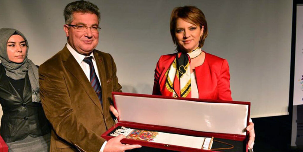 Kadına karşı şiddetle mücadele eden kuruluşlar ödüllendirildi