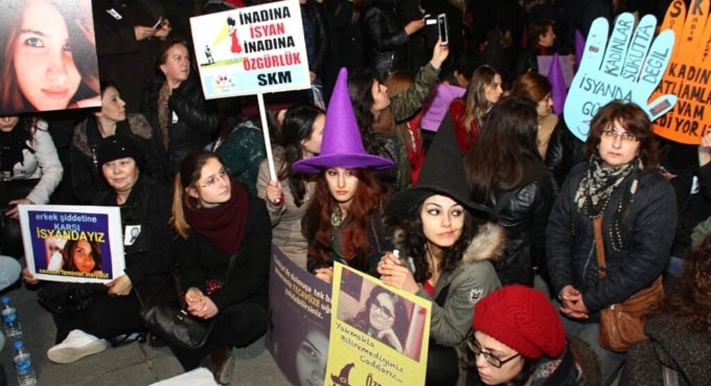 Kadınlardan Özgecan Aslan için protesto