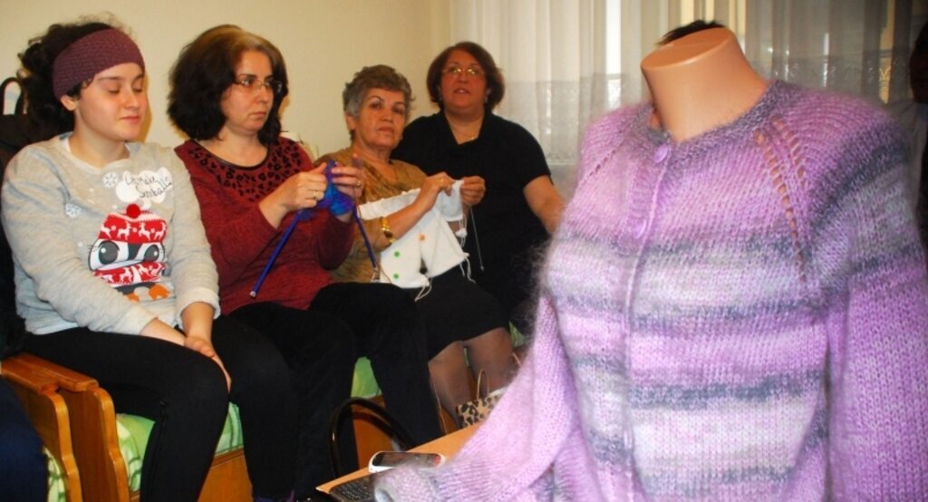 Kadınları 'meslek eğitimi' ile güçlendiriyorlar