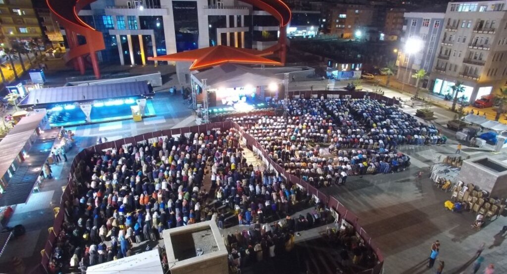 Kadir Gecesi'ne özel Dua Gecesi