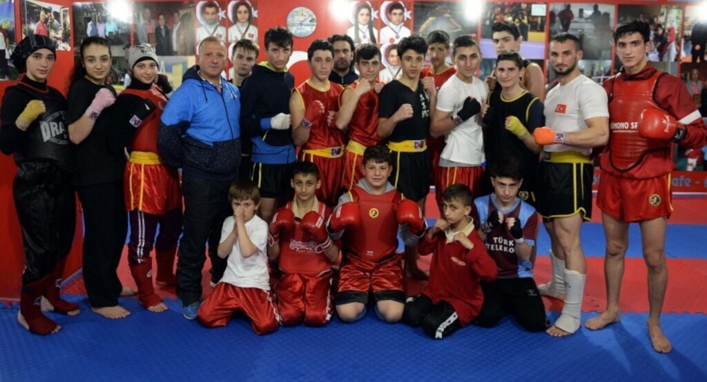 Kahvehaneyi kapattı, şampiyonlar yetiştirdi