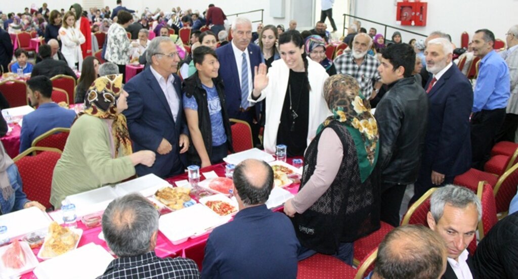 Karaaslan Alaçamlılarla iftar yaptı