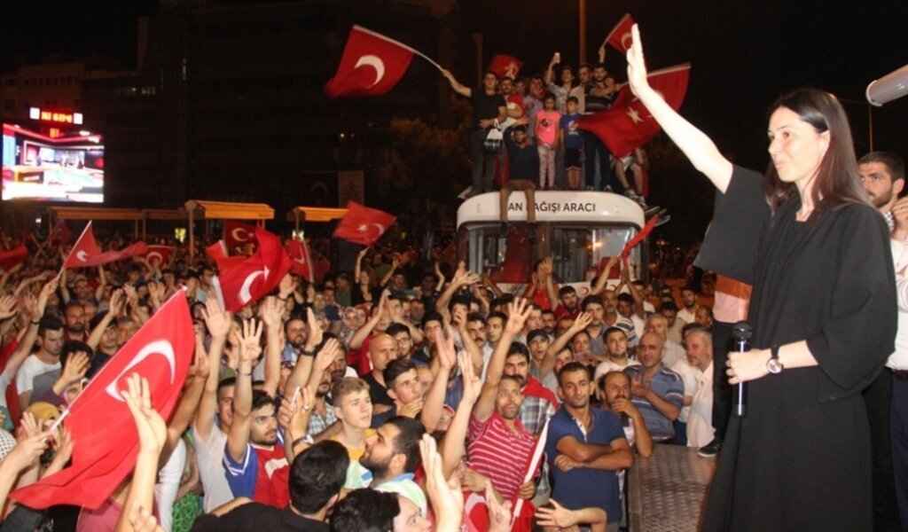 Karaaslan: Demokrasi nöbeti devam ediyor