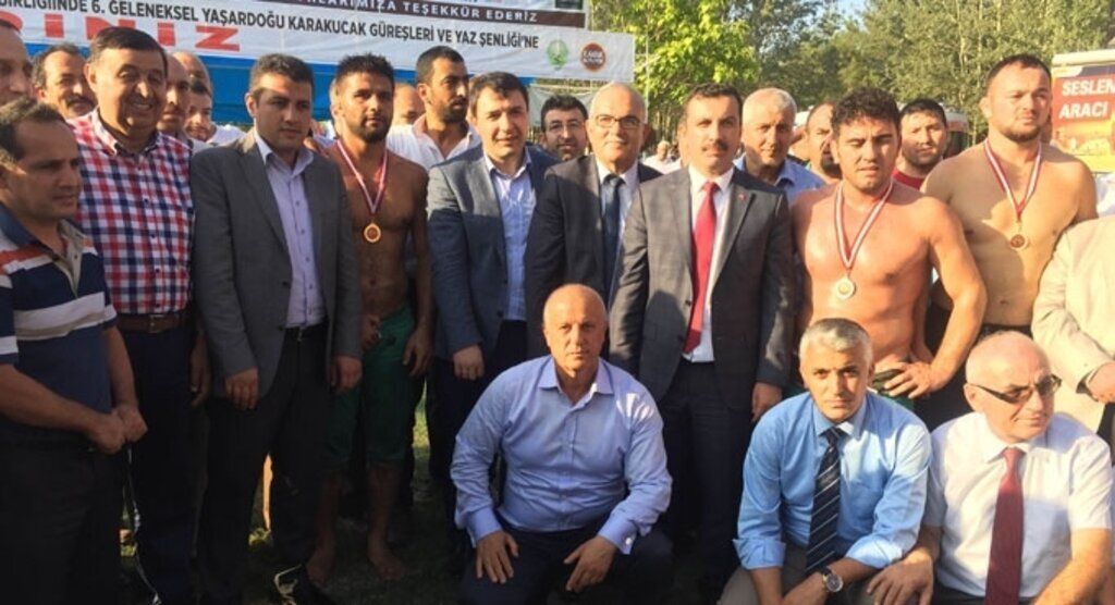 Kavak Güreşleri'nde Serhat Gökmen başpehlivan oldu