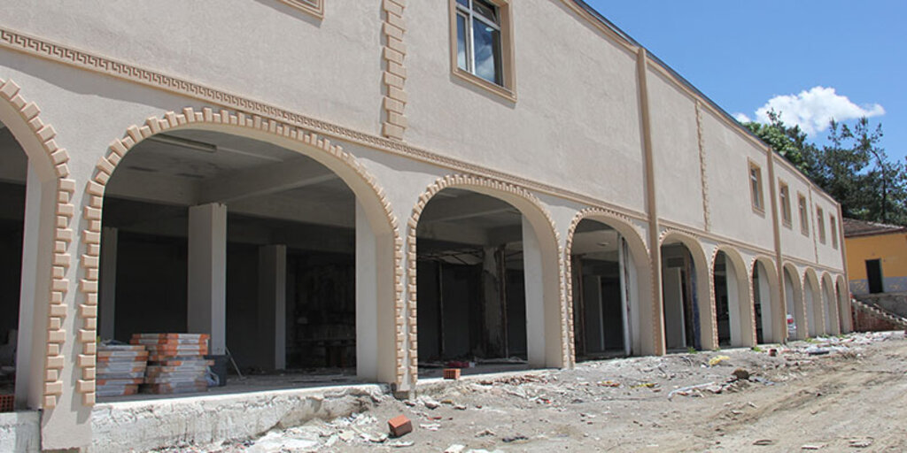 Kavak'ta düğün salonu ve pazar yerinde çalışmalar hız kazandı