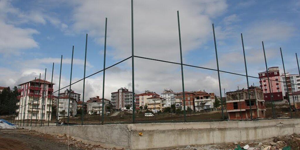 Kavak'ta halı saha çalışmaları hız kazandı