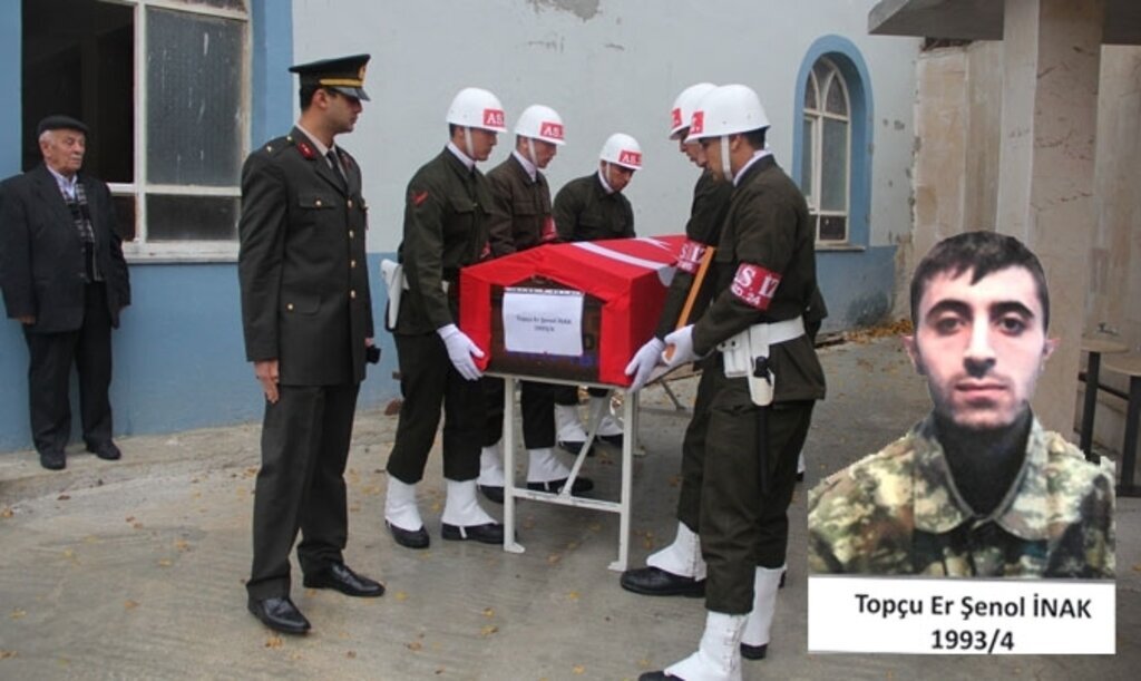 Kavak'ta hayatını kaybeden Topcu Er Şenol İnak, toprağa verildi