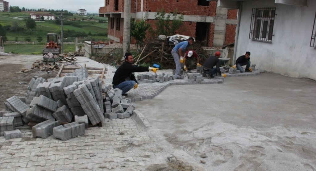 Kavak'ta Manolya Sokak parke çalışmaları başladı