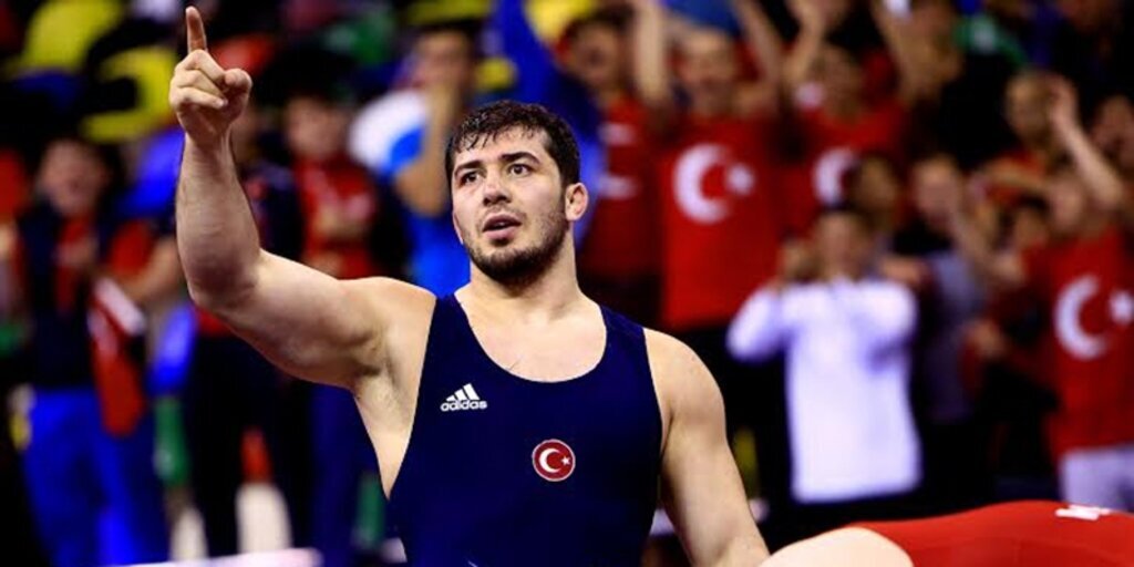 Kayaalp ve Çebi Dünyanın en iyi güreşçisi oldu