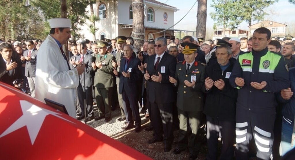 Kazada şehit düşen polis memuru Çarşamba'da toprağa verildi