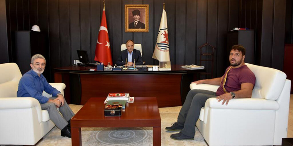 Kırkpınar Başpehlivanı Recep Kara OMÜ’yü Ziyaret Etti