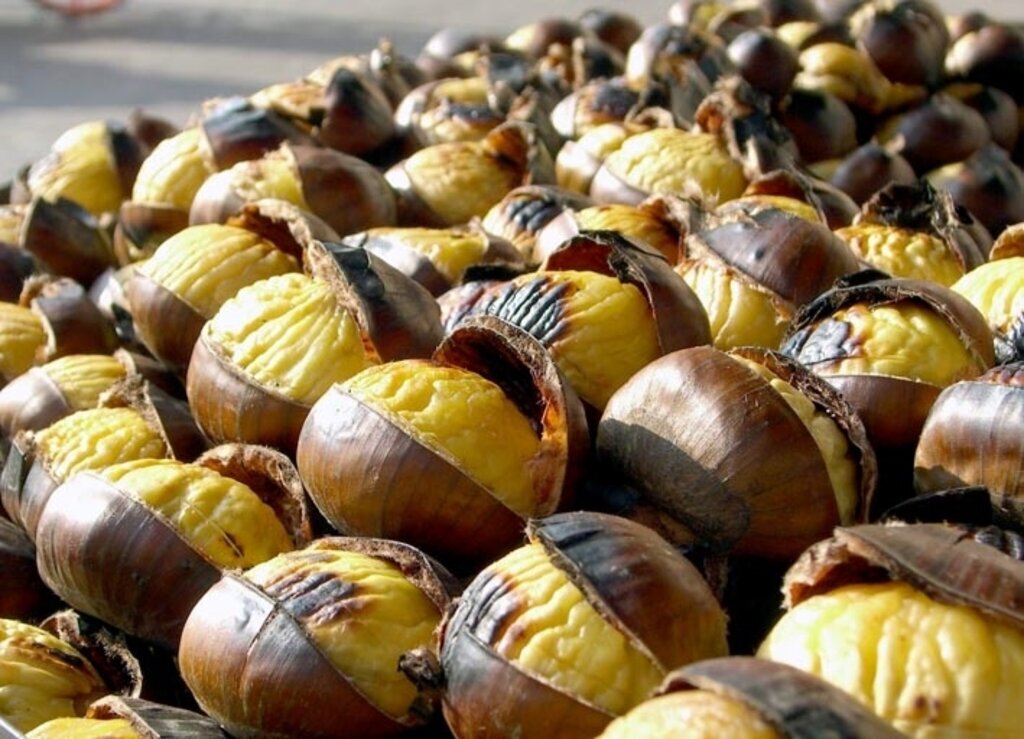 Kış mevsiminin habercisi Kestane'nin kilosu 50 liradan satılıyor