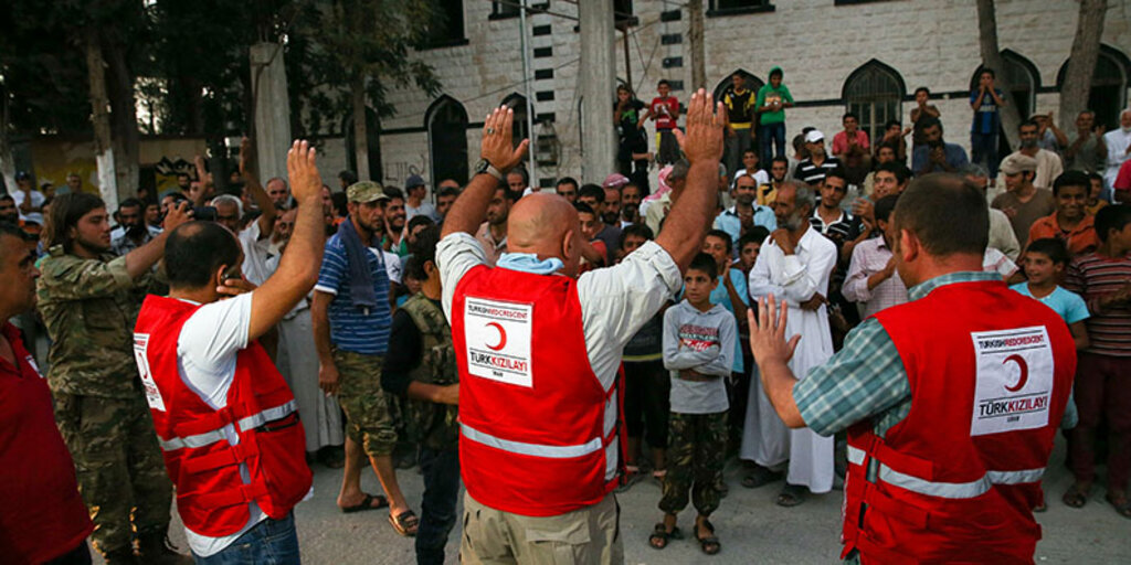 Kızılay, Cerablus’ta her gün üç öğün yemek dağıtıyor