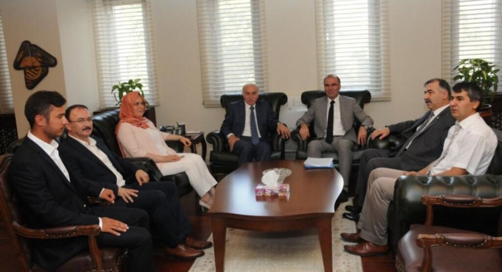 Kızılay Samsun Şube Başkanı ve Yönetim Kurulu üyeleri Vali Şahin'i ziyaret etti