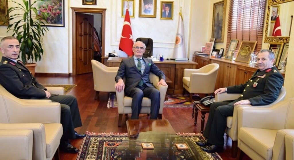 Komutanlardan Başkan Yılmaz'a taziye ziyareti